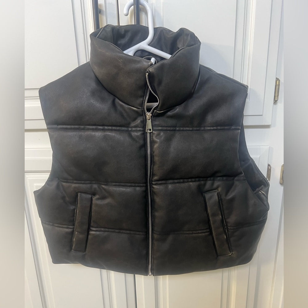Zara quilted faux leather cropped vest L